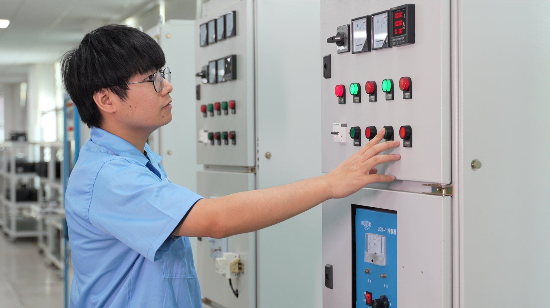 High voltage variable frequency drive detail